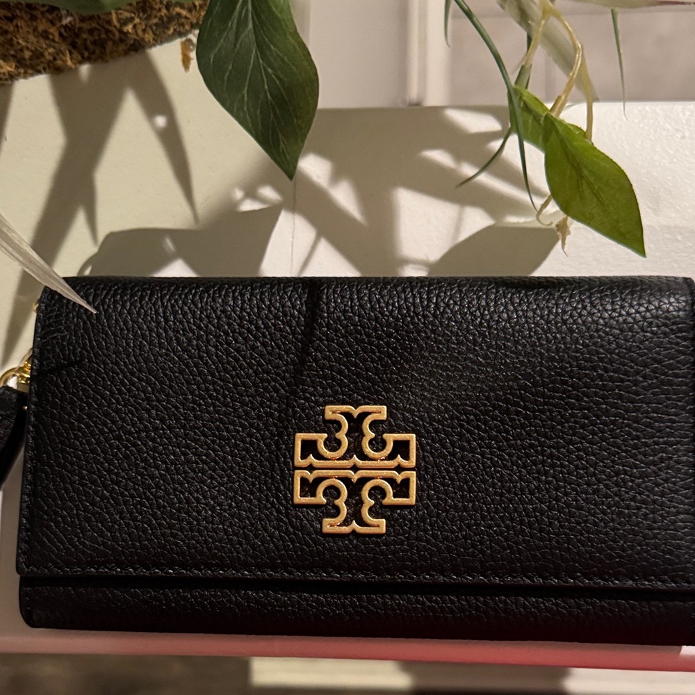 Tory Burch Black Wallet with Gold Logo. 🔥🔥🔥Brand New!!